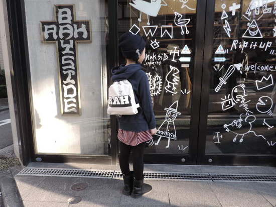 DISKAH HAND DRAWING SHOES RAH bag ruka.JPG